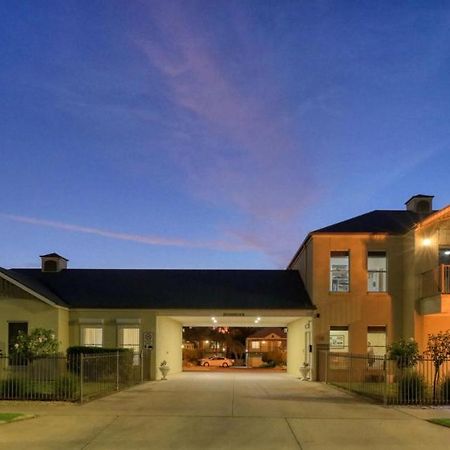 Bridges On Meninya Motel & Apartments Moama Exterior photo