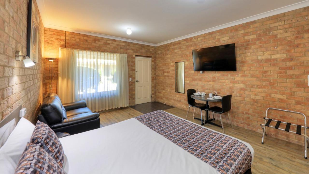 Bridges On Meninya Motel & Apartments Moama Exterior photo