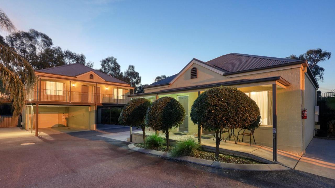 Bridges On Meninya Motel & Apartments Moama Exterior photo